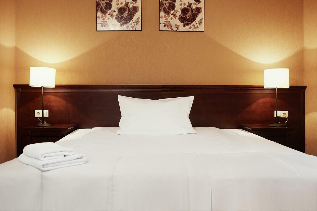 Hotel Nowodwory Цехановец Экстерьер фото