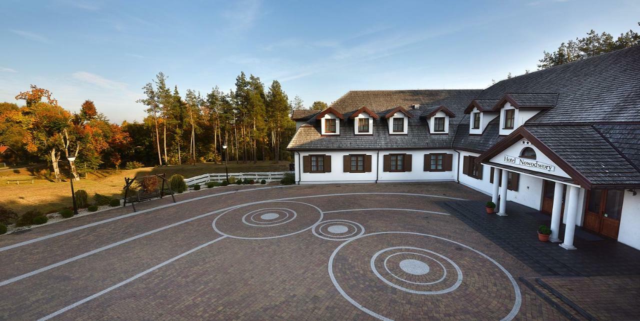 Hotel Nowodwory Цехановец Экстерьер фото