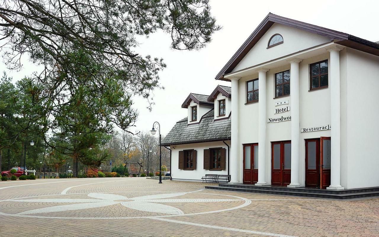 Hotel Nowodwory Цехановец Экстерьер фото
